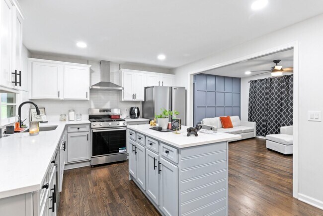 Building Photo - 1326 Stella Cir SW