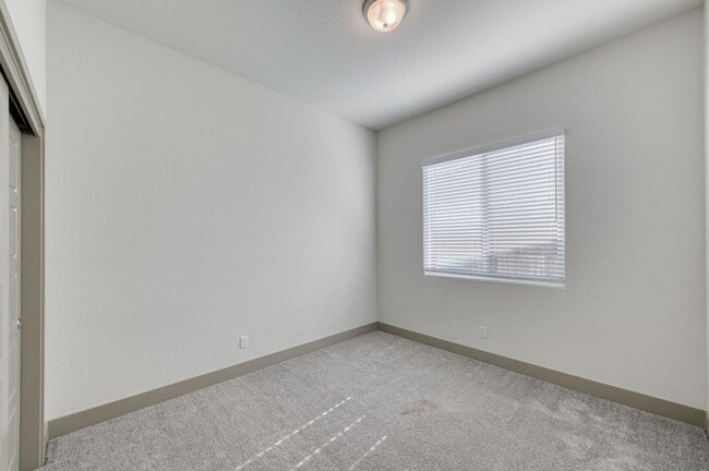 Building Photo - 860 Spg St W