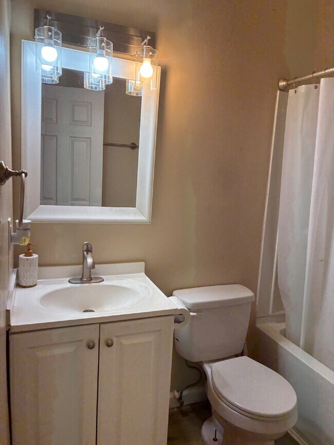 Building Photo - 2653 Agnes Way