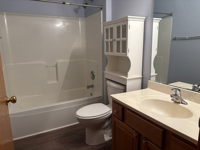 Building Photo - 955 Buckingham Dr