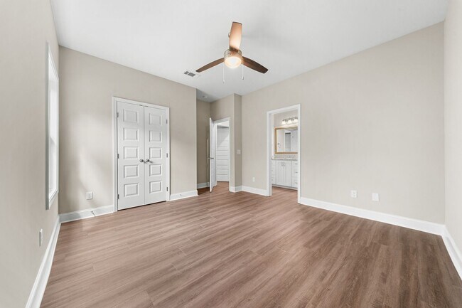 Building Photo - 135 Avalon Trce
