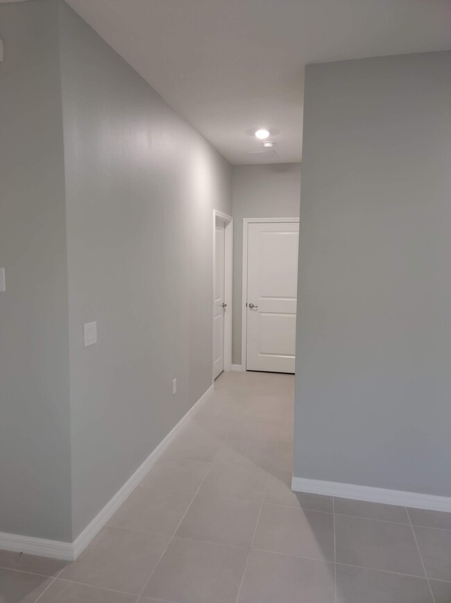 Building Photo - 5385 Sunshine Dr