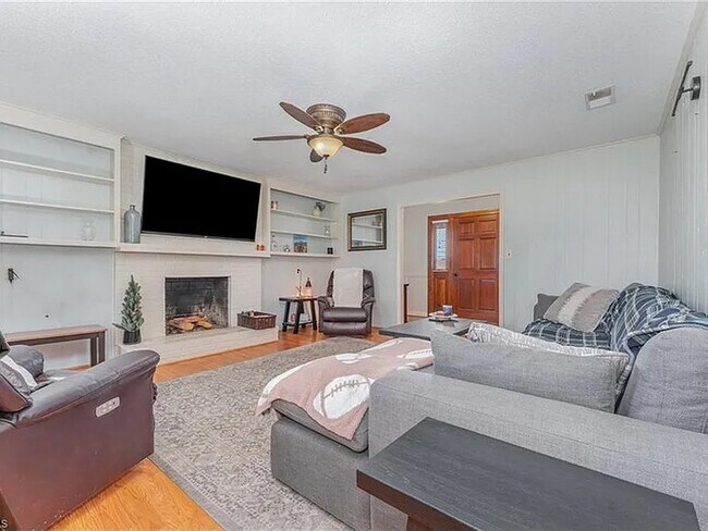 Building Photo - Earn Wealth While Leasing - Like a Homeown...