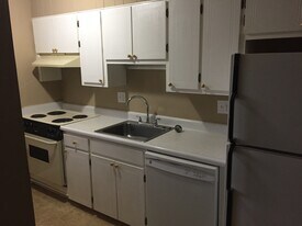 Building Photo - 493 Barnett Dr