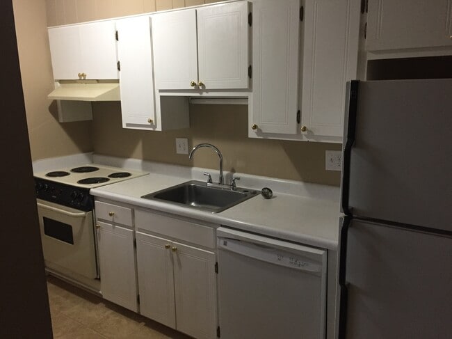 Building Photo - 493 Barnett Dr