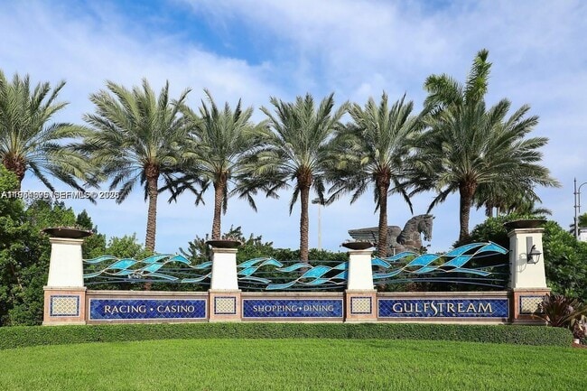 Building Photo - 400 Leslie Dr