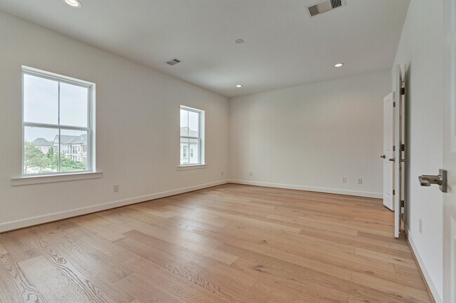 Building Photo - 2037 Carlson Creek Dr