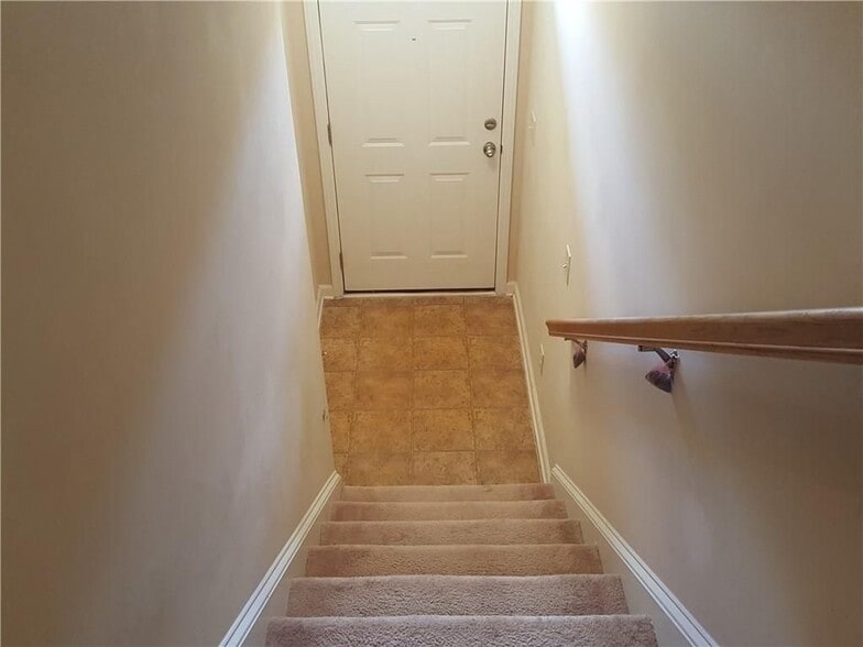 Building Photo - 805 Pleasant Hill Rd