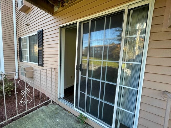 Building Photo - 383 Huse Rd