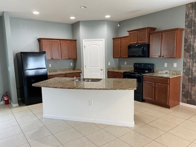 Building Photo - 610 Silverthorn Pl