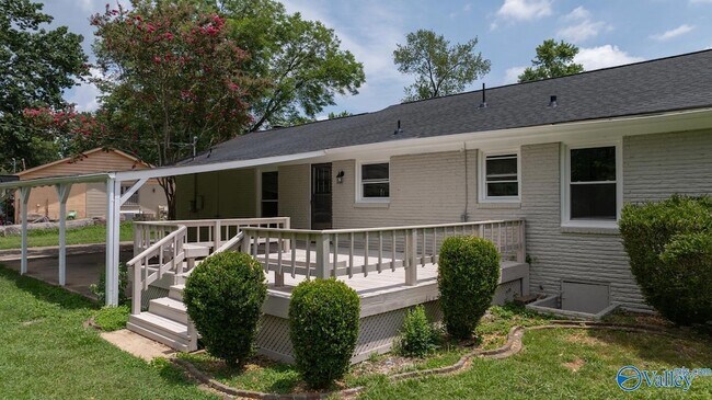 Building Photo - 2017 Shady Ln Dr NW