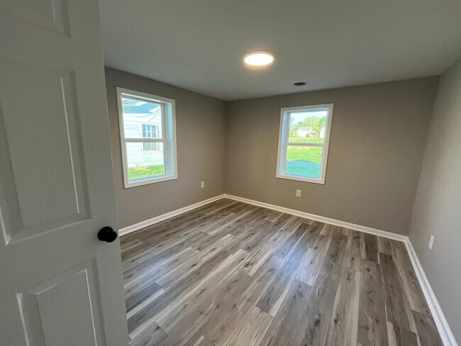 Building Photo - 1534 Saint John St