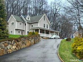 Building Photo - 8 Woodside Ave