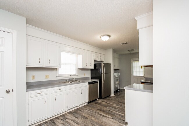 Building Photo - Charming Columbia, SC Home!