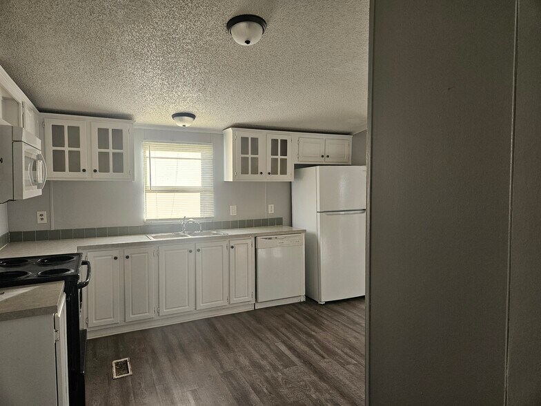 Building Photo - 41 Lynnwood Cir