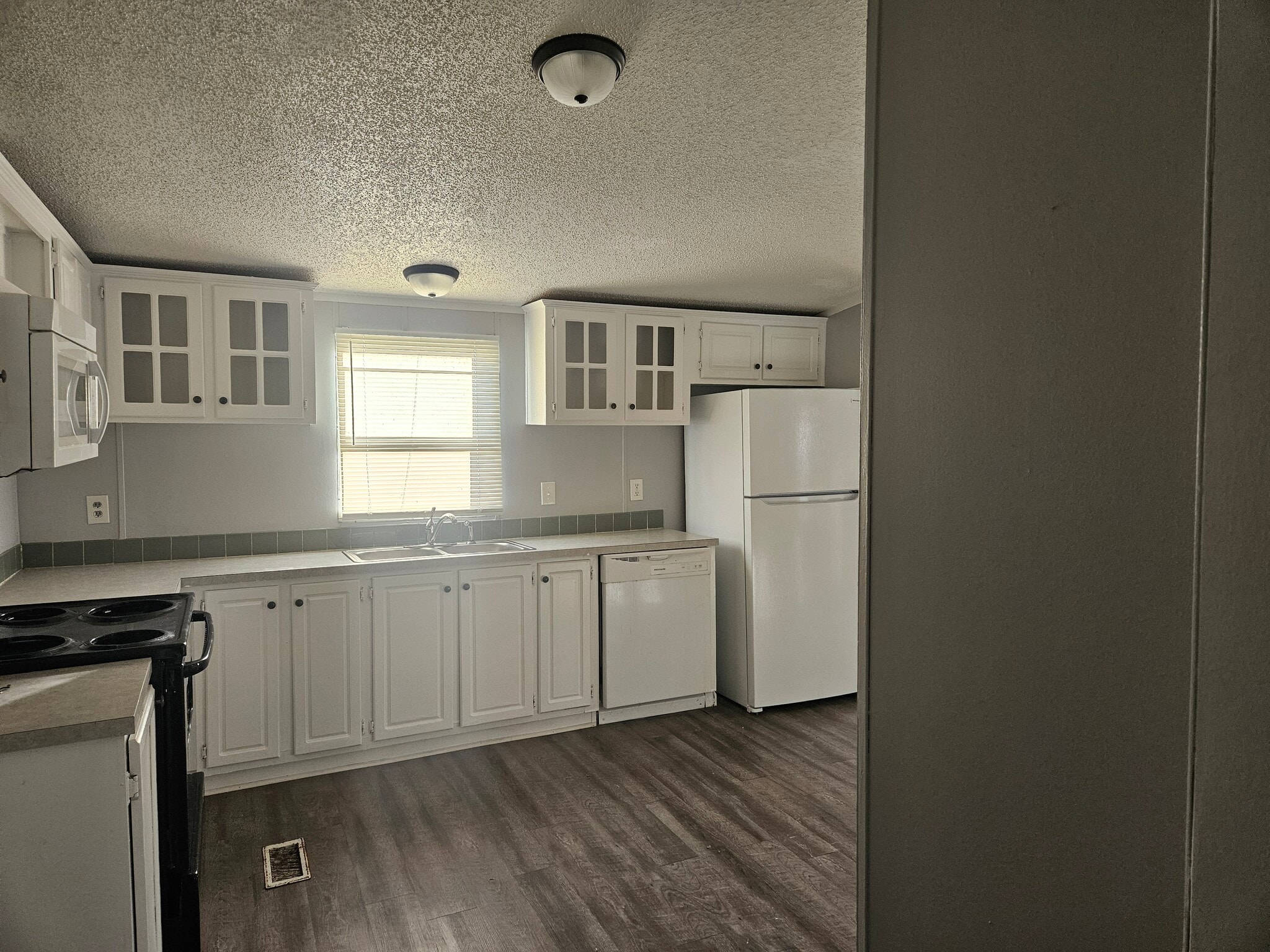 Building Photo - 41 Lynnwood Cir