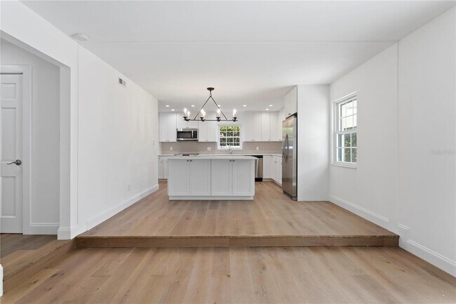 Building Photo - 4704 W Brookwood Dr