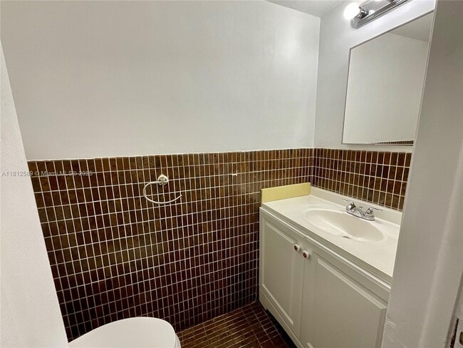 Building Photo - 1675 W 68th St