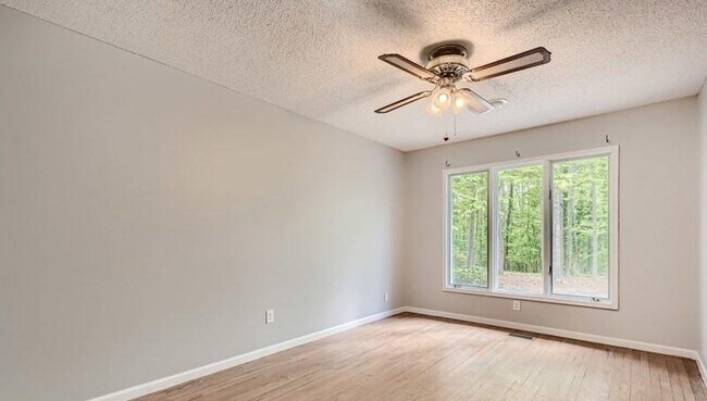 Building Photo - 38 Argyll Dr