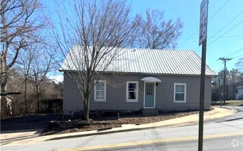 Building Photo - 700 N Leverett Ave