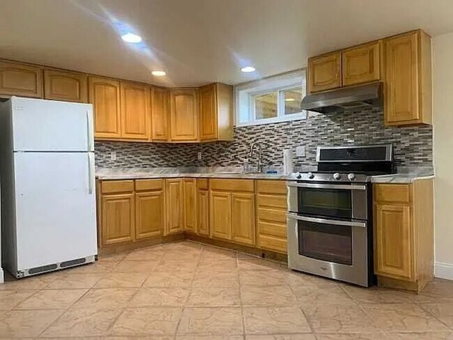 Building Photo - For Rent - Charming 2 Bed / 1 Bath Home in Stormville, NY (1,000 Sq Ft)