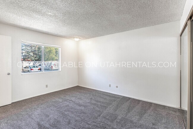 Building Photo - 2416 E 6895 S