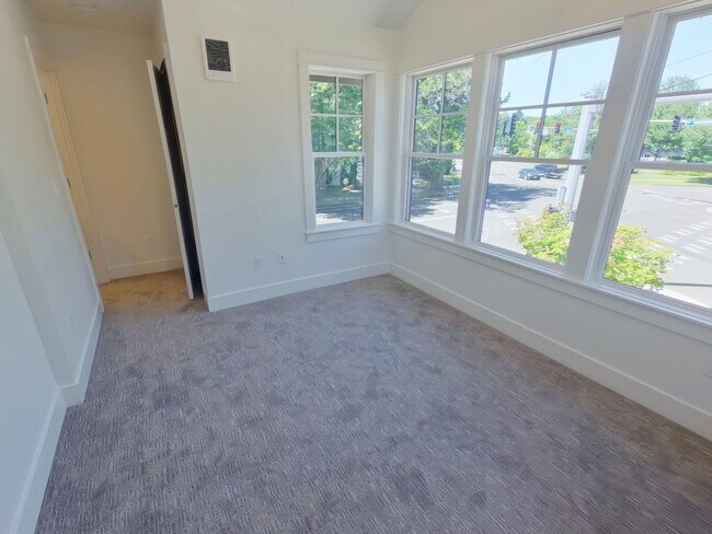 Building Photo - Don’t Miss Our Spring Rate Drop — Units Going Fast