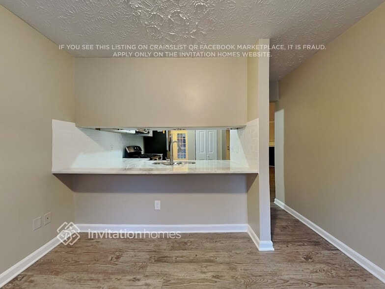Building Photo - 715 Country Manor Way