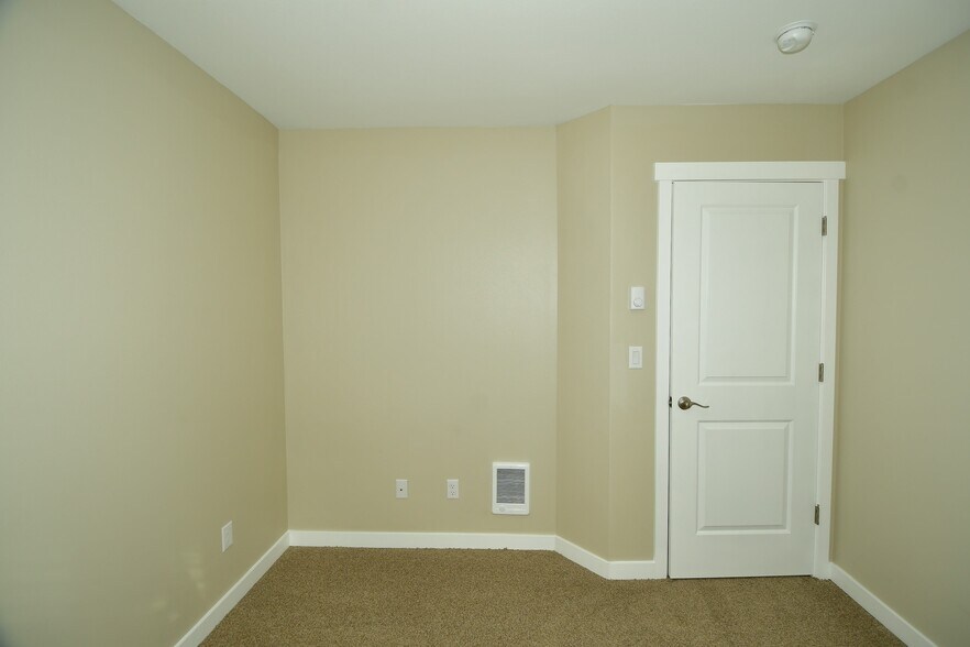 Bedroom - 954 152nd St E