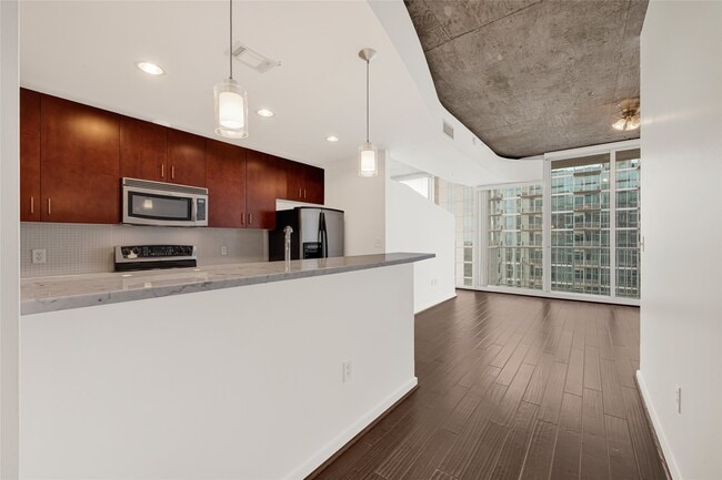Building Photo - 5925 Almeda Rd
