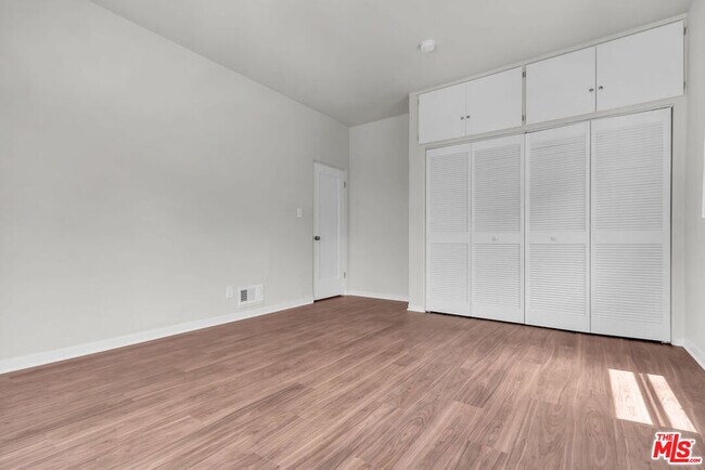 Building Photo - 751 Croft Ave