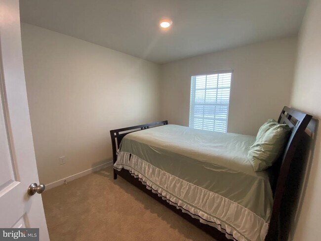 Building Photo - 7530 Daybreak Dr