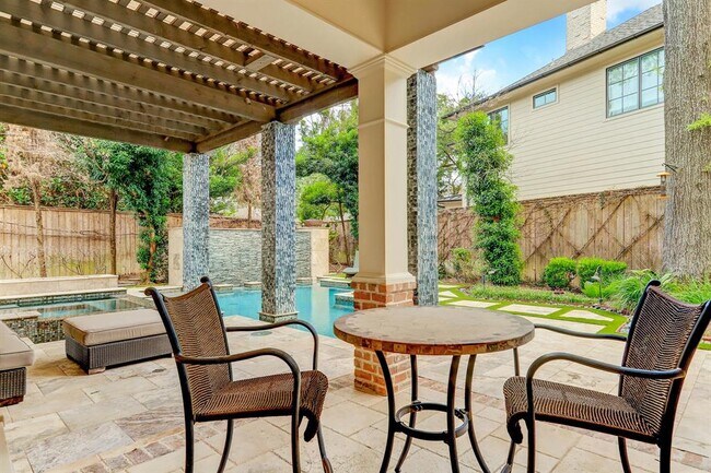 Building Photo - 2435 Stanmore Dr
