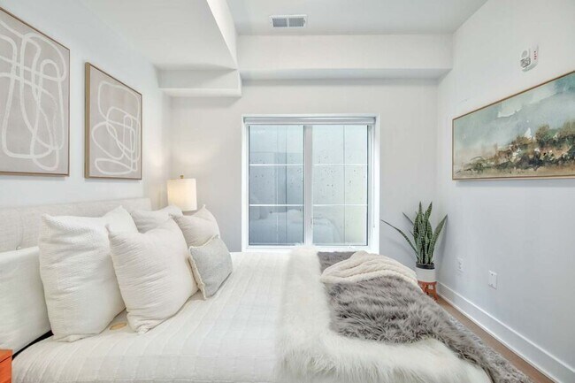 Building Photo - 2310 4th St NE