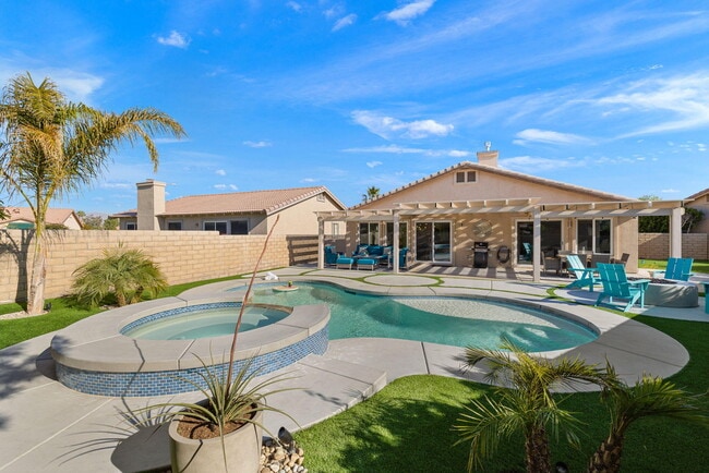 Building Photo - 49771 Lincoln Dr