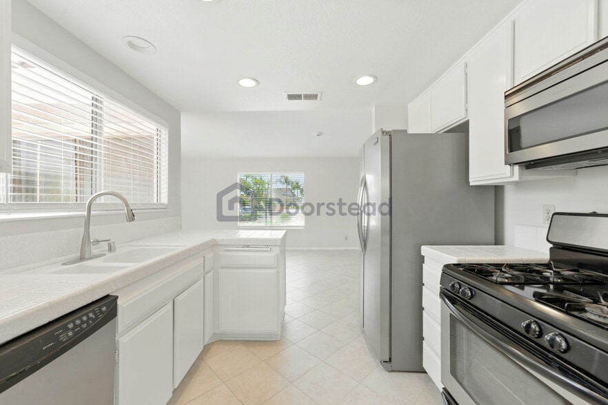 Building Photo - 609 Hoover Ct