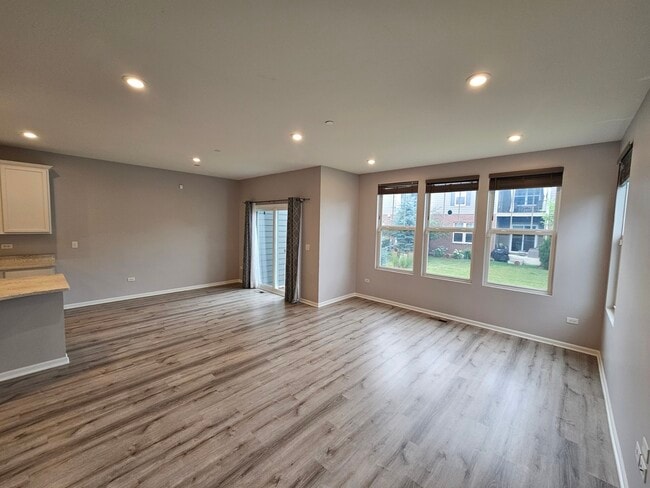 Building Photo - 165 Waverly Ct