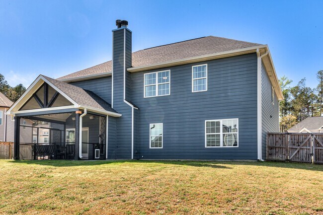 Building Photo - Two Story home in Quaker Knoll! Ready now !