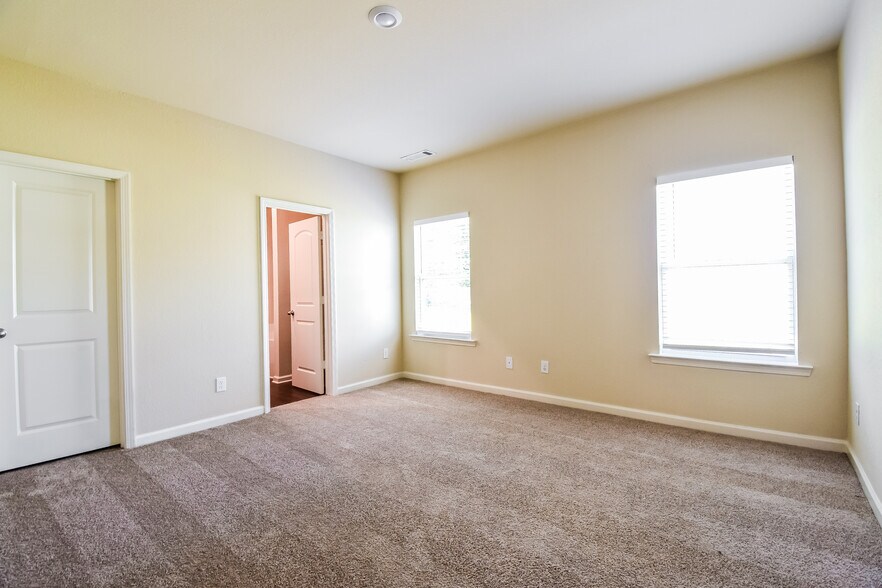Building Photo - 140 Innis Brk Cir