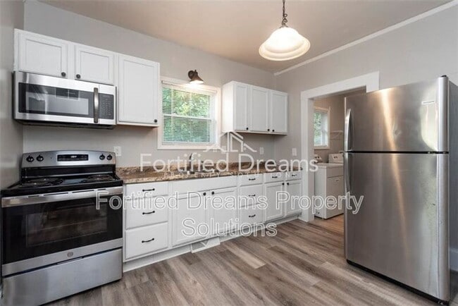 Building Photo - 712 Englewood St