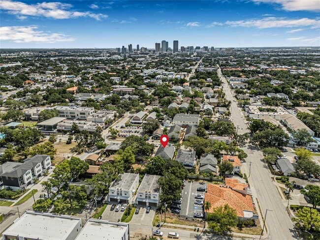 Building Photo - 307 S Gomez Ave