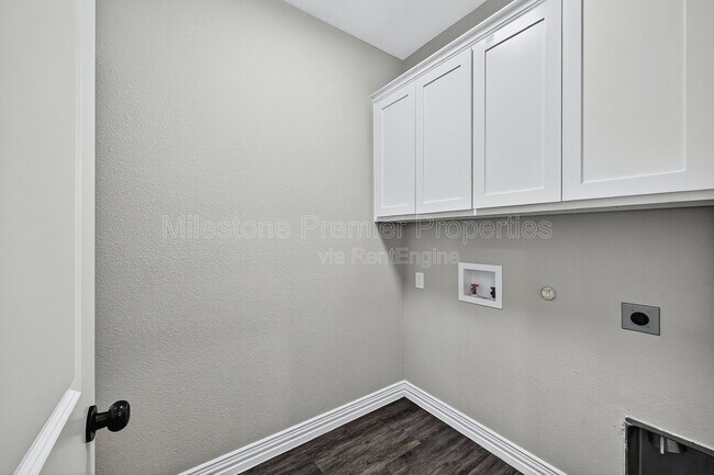 Building Photo - 320 W Bond St