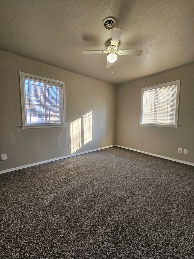 Building Photo - (3) Bed/(1) Bath in Core Norman Avail NOW! Pet Negotiable!