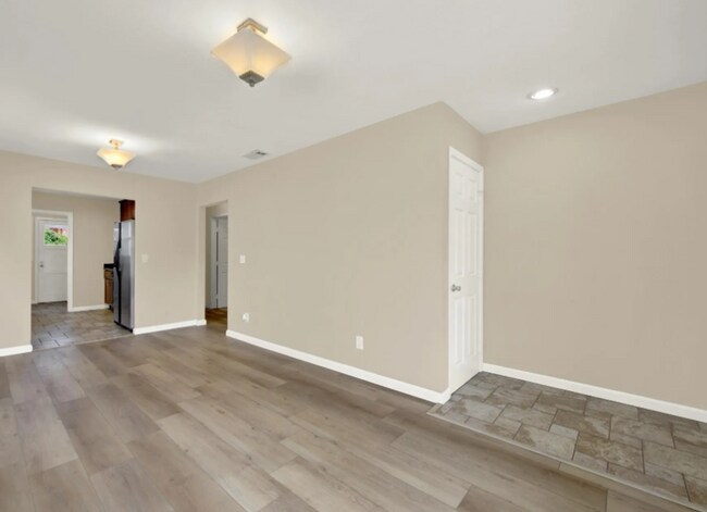 Building Photo - Spacious & Updated 2 BR / 1 BA Home in North Oakland – Move-In Ready!