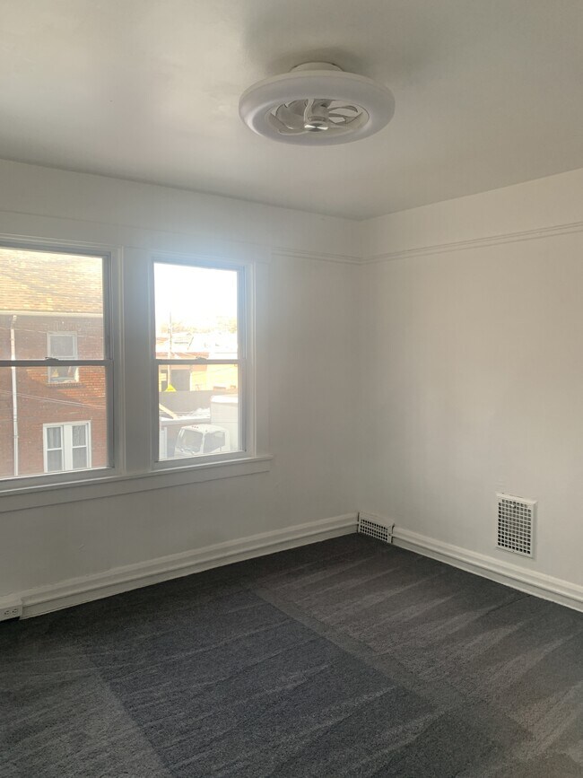 Building Photo - 525 Sunnyside Ave