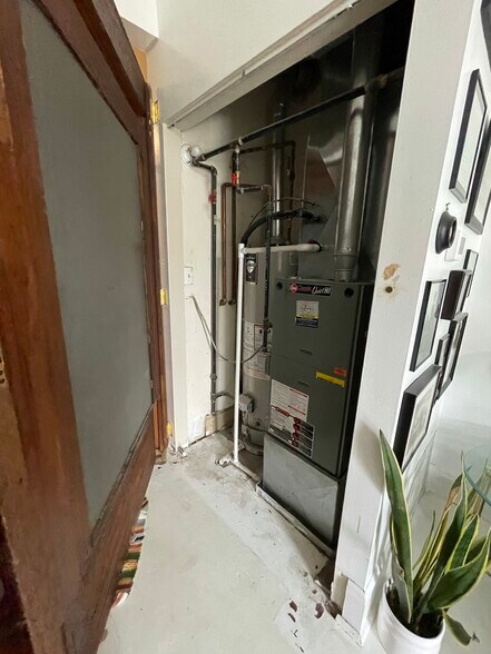 Utility closet w/ central air - 1047 N California Ave