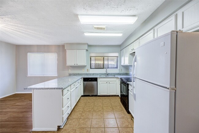 Building Photo - 1510 Chestnut Tree Ln