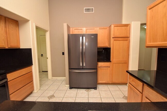 Building Photo - Bright & Open SE Tucson 3 Bed 2 Bath with ...
