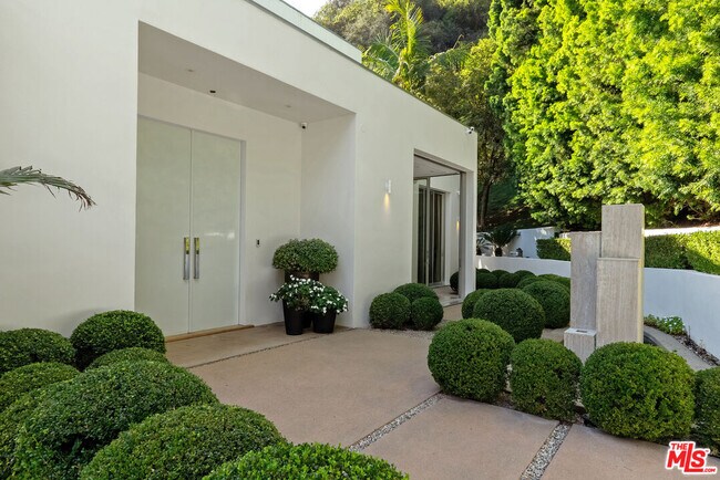 Building Photo - 1889 Rising Glen Rd