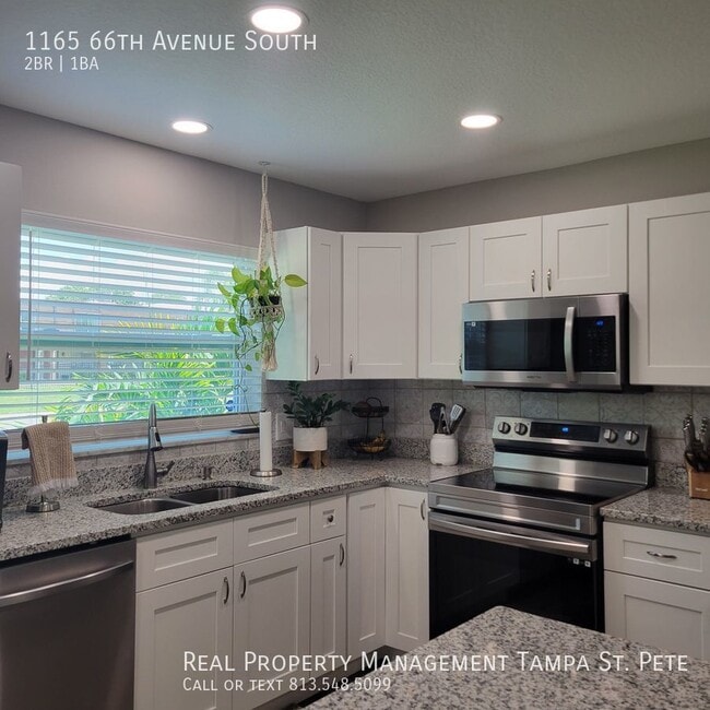 Building Photo - OUTSTANDING ST PETERSBURG POOL HOME AVAILA...